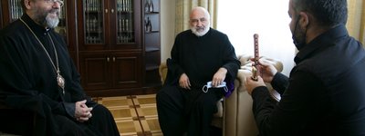 Bishop of Armenian Apostolic Church made Head of the UGCC a present of the duduk