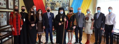 Копію посмертної маски Степана Бандери передав музею єпископ УГКЦ