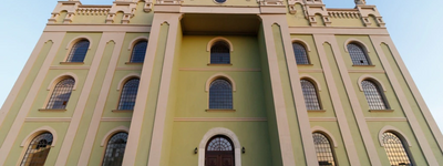 Довгі роки на пам’яті городян синагога Дрогобича стояла у вигляді грізної червоноцегляної руїни. Відреставрована вона була тільки близько 3 років тому