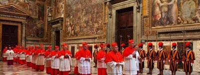 Кардинали йдуть на Конклав