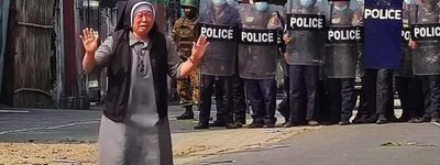 У М'яньмі католицька монахиня врятувала від розстрілу сотні демонстрантів