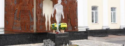 У Житомирі невідомий розбив пам'ятник Героям Небесної Сотні