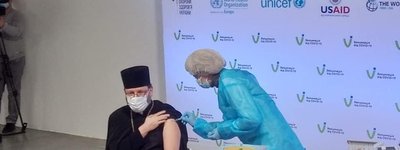 Релігійні діячі України сьогодні вакцинувались від коронавірусу