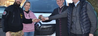 Папа для України: Християнська служба порятунку отримала автомобіль