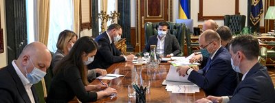 Прохождение третьей волны пандемии COVID-19 и подготовку к пасхальным праздникам обсудили на совещании у Президента Украины
