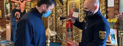 Полтавські рятувальники перед Великоднем навчають священиків пожежній безпеці