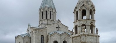 Вірменія різко відреагувала на зняття Азербайджаном бань з собору в Нагірному Карабасі