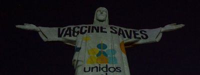 Статую Ісуса Христа в Ріо-де-Жанейро підсвітили закликами про необхідність щеплень