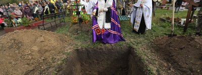 Архиєпископ ПЦУ звершив чин похорону бійців УПА. Перепоховали поряд із могилою солдата 24-ї ОМБр