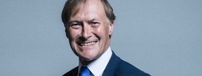 Депутат британського парламенту помер після завданих у церкві ножових поранень