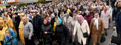 Без дотримання дистанції та масок: УПЦ МП провела хресну ходу у Луцьку