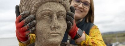 Археологи знайшли давньоримські бюсти поблизу церкви XI століття
