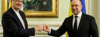 Апостольский нунций встретился с премьер-министром Украины