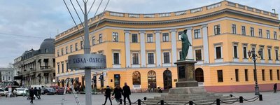 В центре Одессы установили огромный восьмисвечник – ханукию