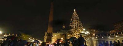 У Ватикані запалили вогні на різдвяній ялинці