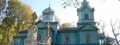 Невідомі на Рівненщині залили силіконом замки церкви