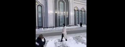 Російська блогерка влаштувала напівголі зйомки на тлі мечеті: розгорівся скандал