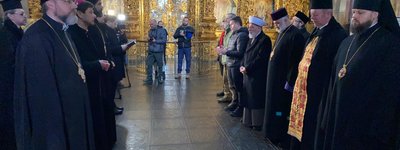 Молитва в Софії Київській
