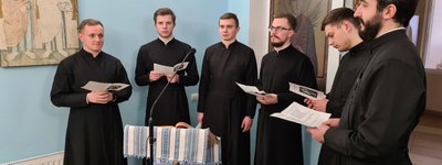 У Львові семінаристи протягом восьми годин безперервно молилися за мир в Україні