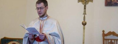 Священика в Білорусі оштрафували за наклейку на машині "Україно, пробач"