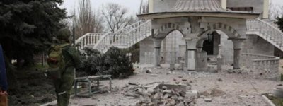 Возле разрушенной рашистами мечети в Мариуполе – стихийные могилы