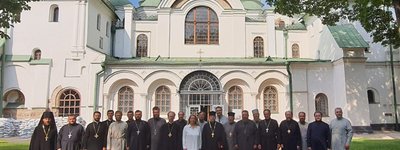 В Киеве прошла первая неформальная встреча духовенства ПЦУ и УПЦ МП