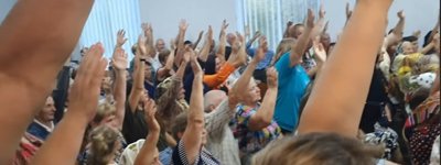На Буковині священик УПЦ МП не дозволив відспівати у храмі бійця: вся громада перейшла до ПЦУ