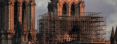 У Франції розпочали роботи з реставрації пошкоджених пожежею вітражів Нотр-Даму