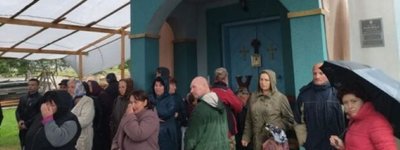 На Рівненщині поліція розбороняла вірян під час сутички за храм