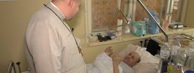 Отець Ярослав Рохман працює медичним капеланом в Івано-Франківському обласному клінічному центрі паліативної допомоги