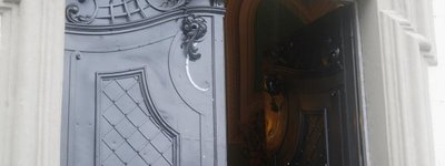 Відреставровані франківськими ковалями двері повернулися в Тернопільську катедру