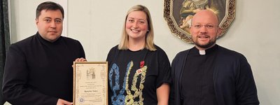 Волонтерка-медик зі США отримала найвищу почесну відзнаку Центру військового капеланства УГКЦ
