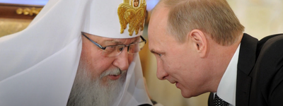 Московський патріарх Кирило слухає президента Росії Володимира Путіна. Фото від 2012 року
