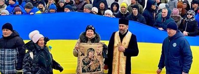 Father Ivan Levytskyy at a pro-Ukrainian demonstration in already occupied Berdiansk