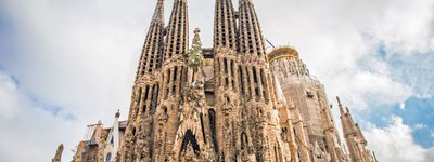 У Барселоні завершили будувати дві вежі собору Саґрада Фамілія