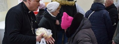 Папський посланець кардинал Краєвський вп'яте особисто доставив гуманітарну допомогу українцям