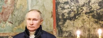 Путин на Рождество в одиночестве посетил службу в соборе Кремля