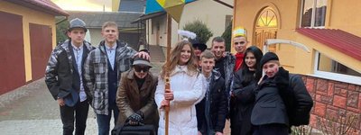 На Львівщині діти наколядували 30 тисяч гривень для ЗСУ