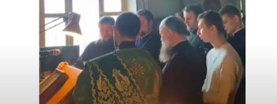 «Батько наш Онуфрій, УПЦ нам мати»: Священнослужителі Моспатріархату переспівали пісню про Бандеру