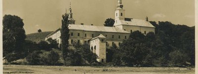 Краєвид Мукачівського василіянського монастиря св. Миколая з боку ріки Латориці.