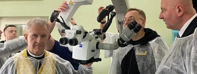 Екс-мер Вроцлава, УКУ та благодійники зібрали кошти на надсучасний мікроскоп для військового госпіталю у Львові