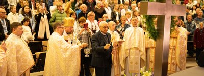 Єпископ Степан Сус освятив накупольний хрест греко-католицького храму у Фатімі