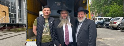 Головний рабин України привіз у Миколаївську область апарат, який виробляє воду з повітря