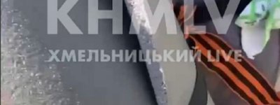 Паломниця УПЦ МП на хресну ходу до Почаєва вирушила з георгіївською стрічкою