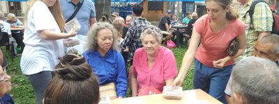 У центрі Івано-Франківська провели літній пікнік для потребуючих