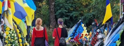 У Києві діти обкрадали могили Героїв
