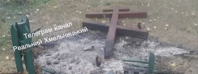 Вандали спалили придорожній хрест у Хмельницькій області