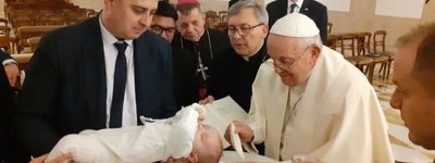 Папа Франциск охрестив дитину з України