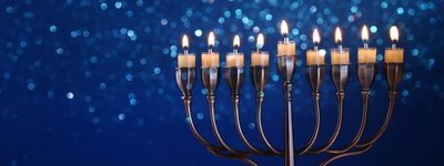 Первую ханукальную свечу зажигают сегодня вечером иудеи
