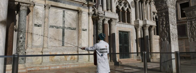 У Венеції затримали кліматичних активістів, які обляпали брудом собор